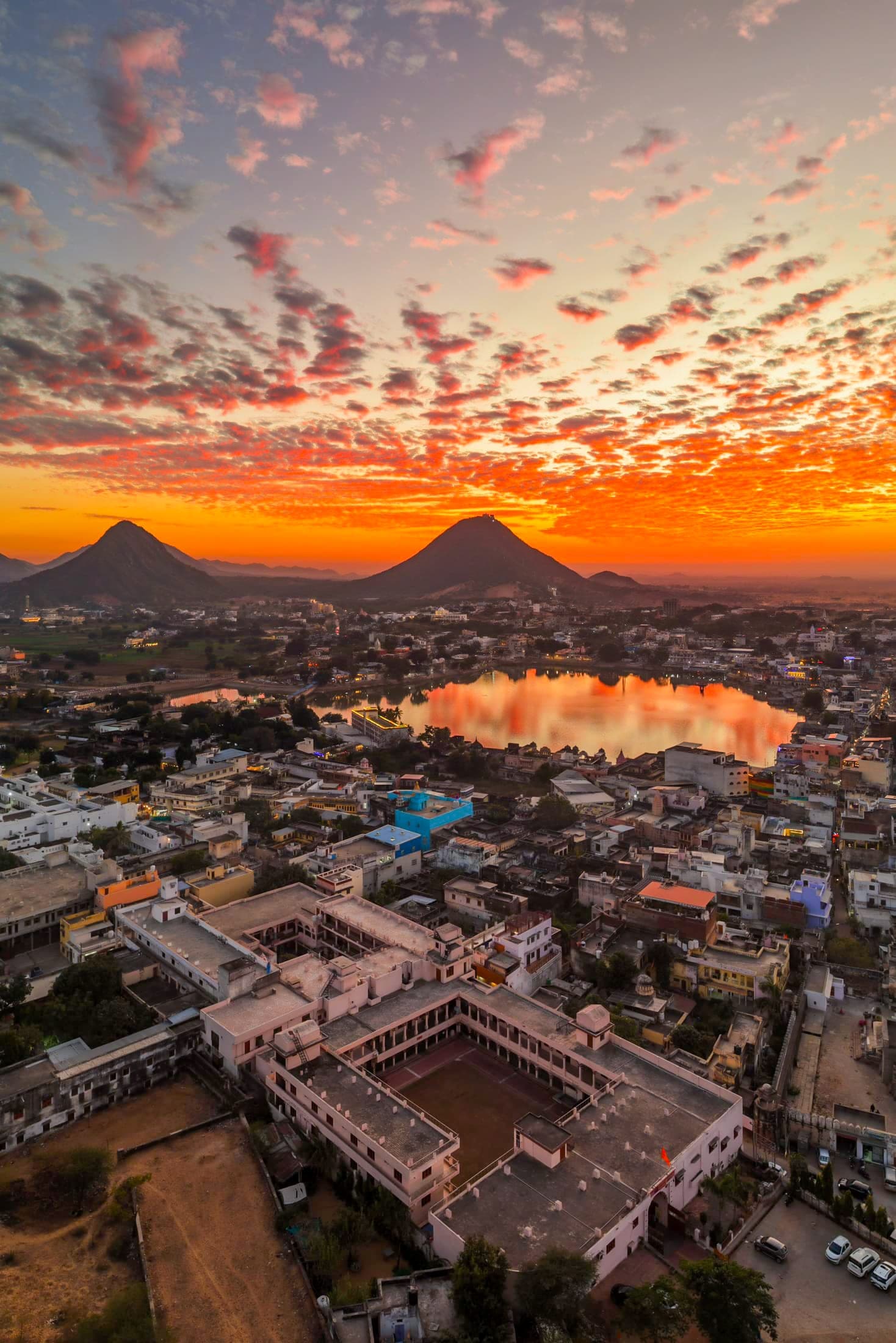 The holy lake at sunset — Pushkar